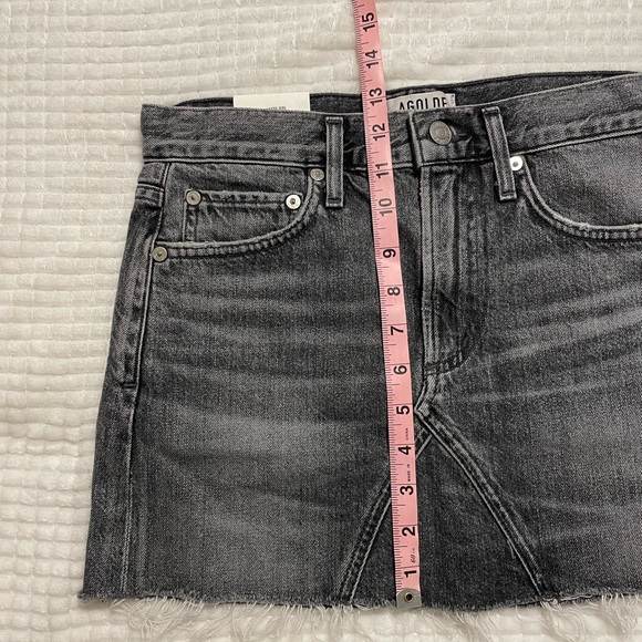 AGOLDE Jeanette Denim Mini Skirt in East Village Grey - Picture 9 of 9